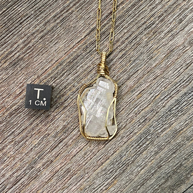 Faden Quartz Crystal Pendant